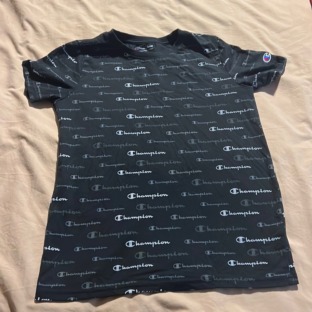 Champion T size L EUC